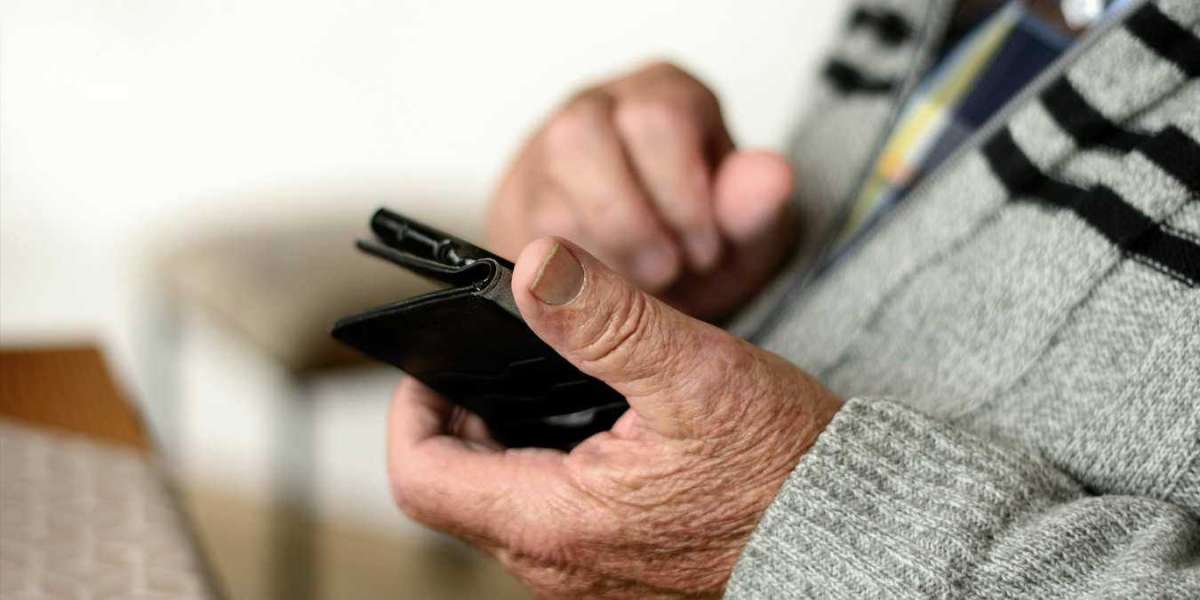 Some Smartphone Trends for Seniors to Watch Out This Year