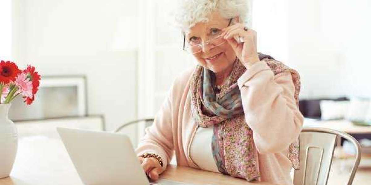 6 Best Online Courses Seniors Can Learn for Free