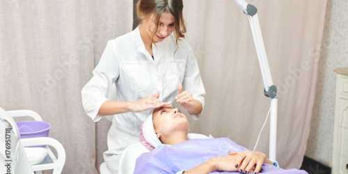 Complete Guide to Becoming a Certified Beautician